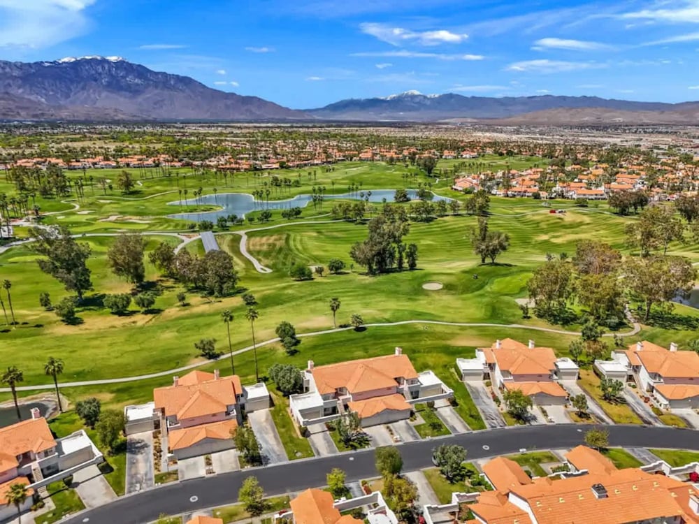 Fairway-view 3 Bedroom Condo in Palm Desert