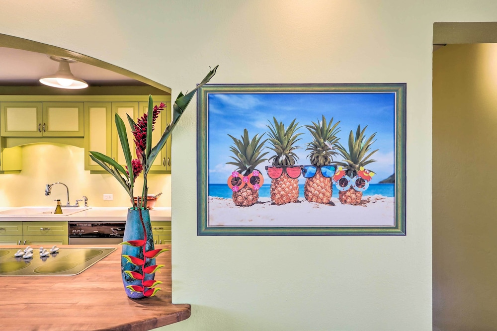 Bright St Thomas Getaway W/pool, 3Mi to Magens Bay