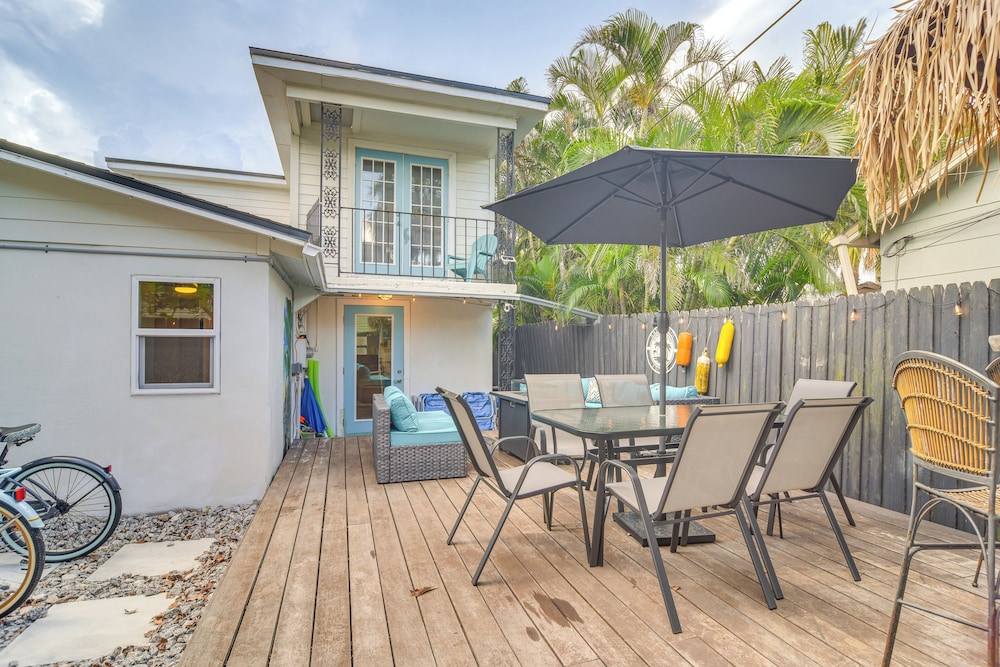 Walk to Beach: Treasure Island Gem w/ Golf Cart!