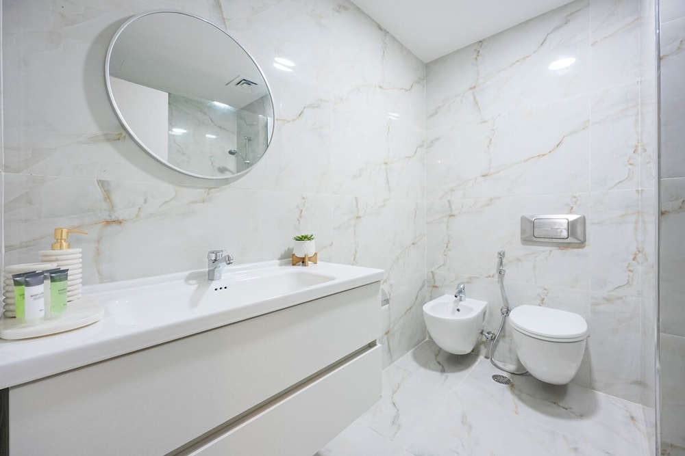 Cozy 1-bedroom Apartment for 4 in Dubai Marina