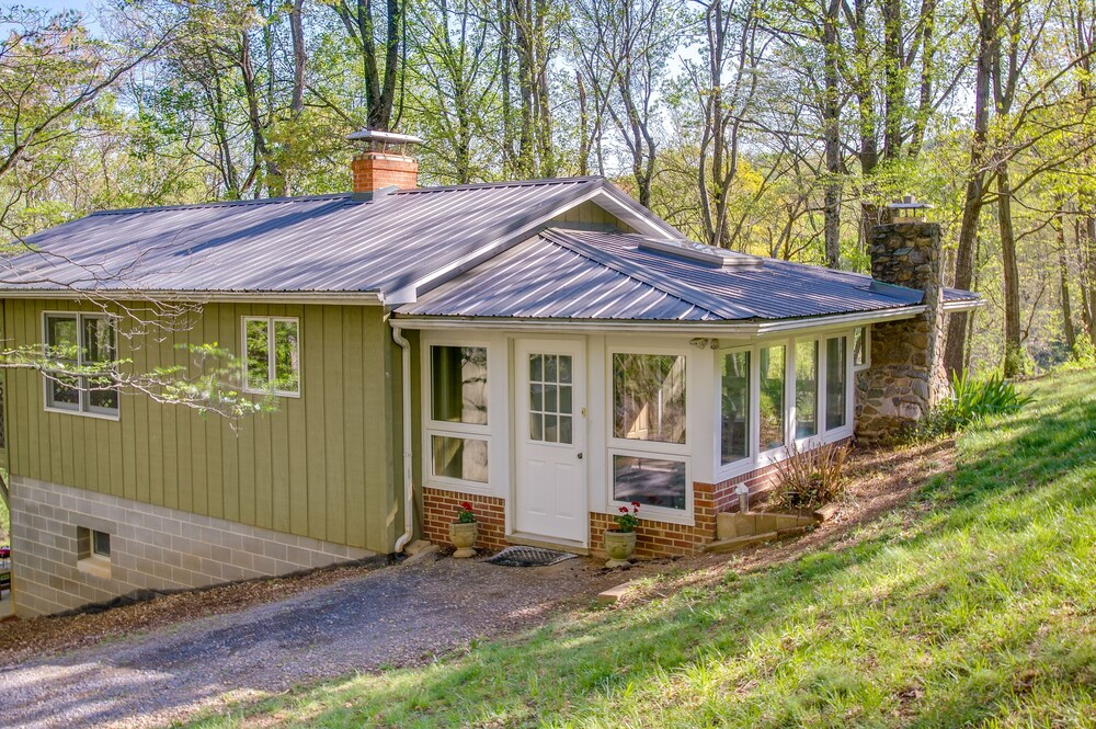 Shenandoah National Park: Cabin w/ Patio! view 4