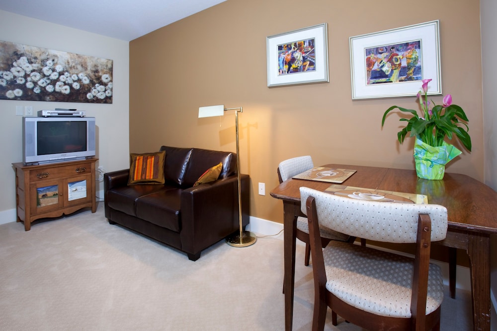 Vernon Vacations - OKeefe's Landing Bed  Breakfast - Property Image 1