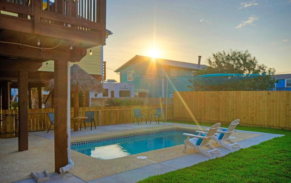 Private Pool, Yard, Deck, by the Nature Preserve! Tipsy Flipper by Avantstay