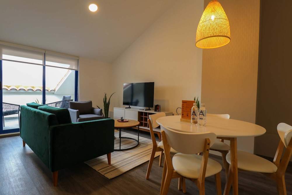 w Stunpedous 2BR w Perfect Balcony in Cusco