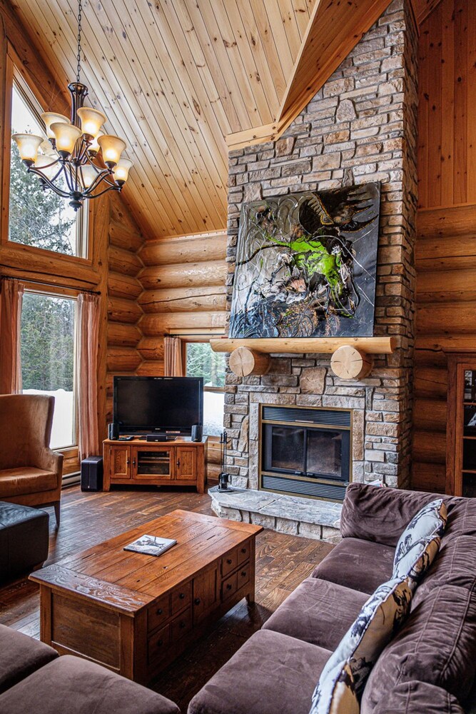 Executive Plus 52 - Beautiful Spacious log Home With Private hot tub Pool