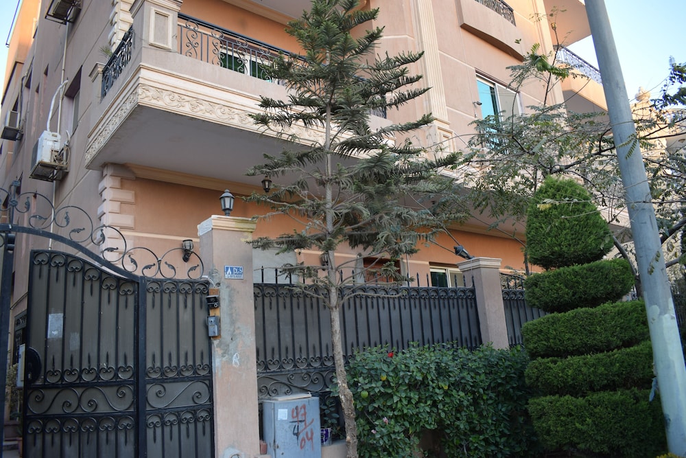 Travelholic Hostel