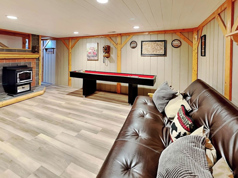Cozy Cabin by Taylor Made Deep Creek