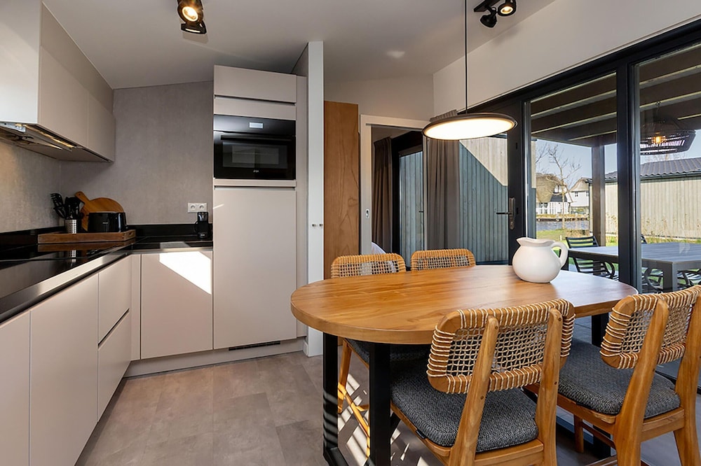 Waterfront Retreat, Friesland