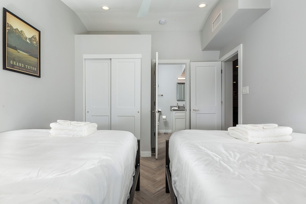 Sunhaven -pool Heat Available - Walk to Old Town