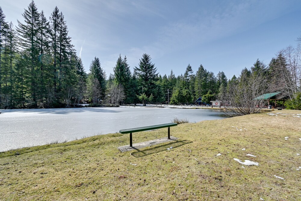 Cozy Ashford Home - 5 Mi to Rainier Nat'l Park!