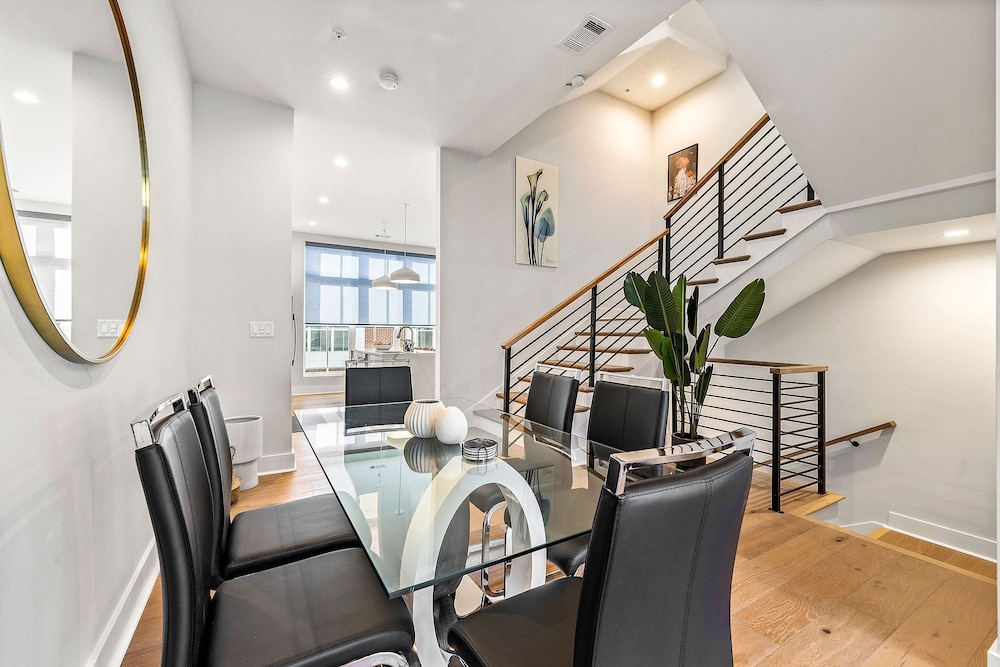 Stylish Midtown Home w Rooftop Views by Silverx