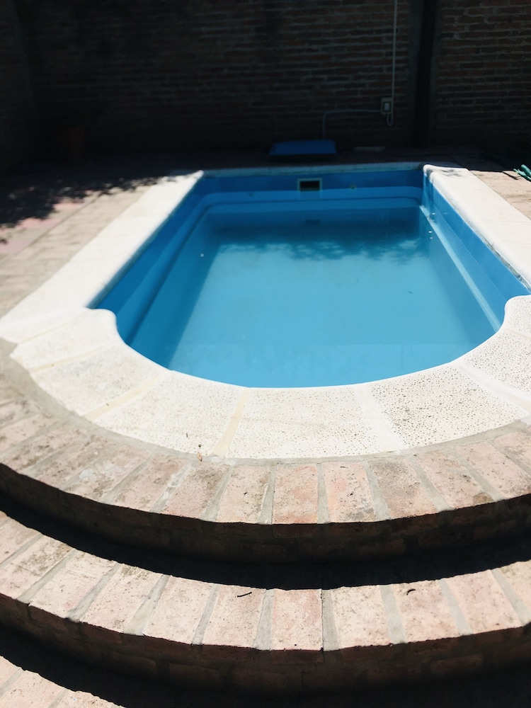 Beautiful House 2 to 9 People