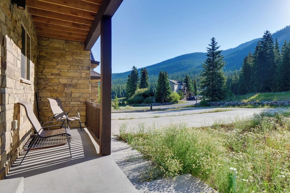 Aspen Grove Views: Spacious Duplex 5 Mi to Breck