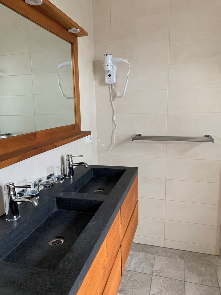 Le Baron Apartments