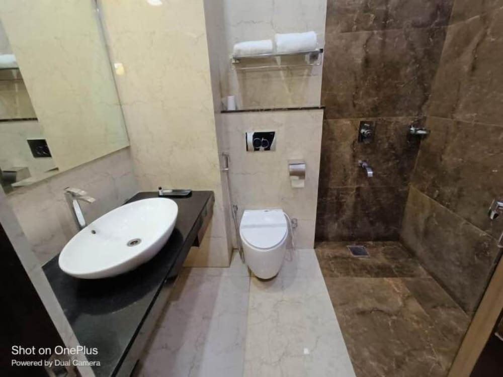 HOTEL RADIANCE PARK RAMPUR