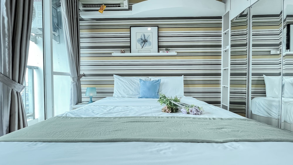 Neat Studio Room At Tifolia Apartment