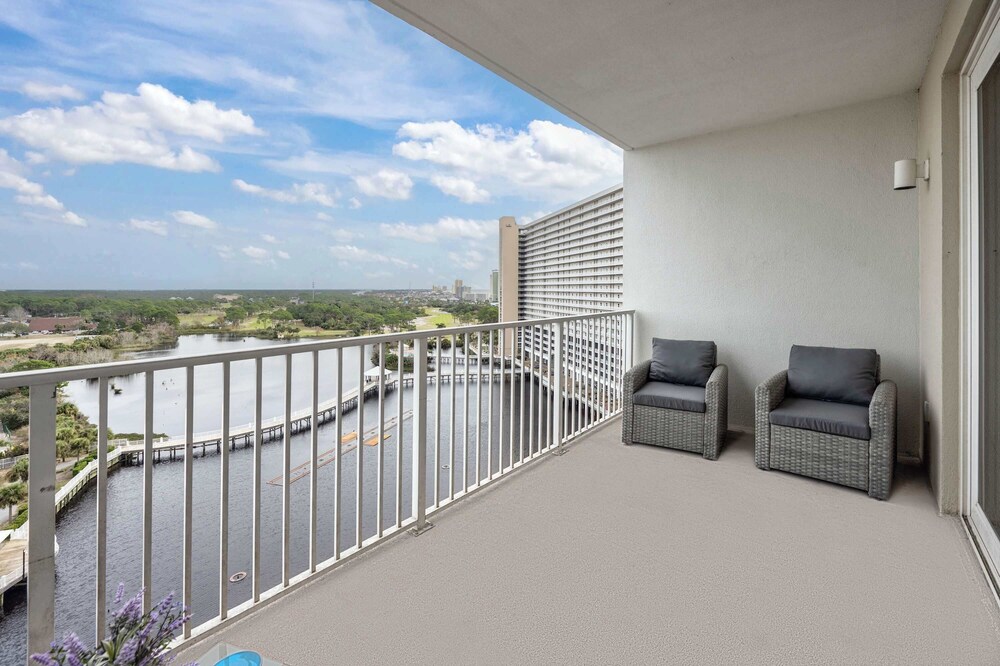 J Lews Place in Laketown Wharf!