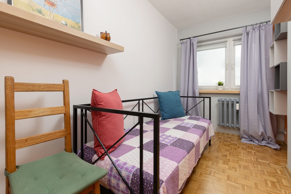 Czerniakowska Apartment by Renters view 3