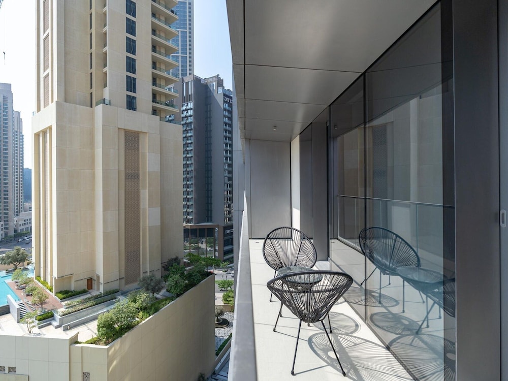 Luxurious & Stylish Apartments Across Dubai Mall - Burj Khalifa - City Views