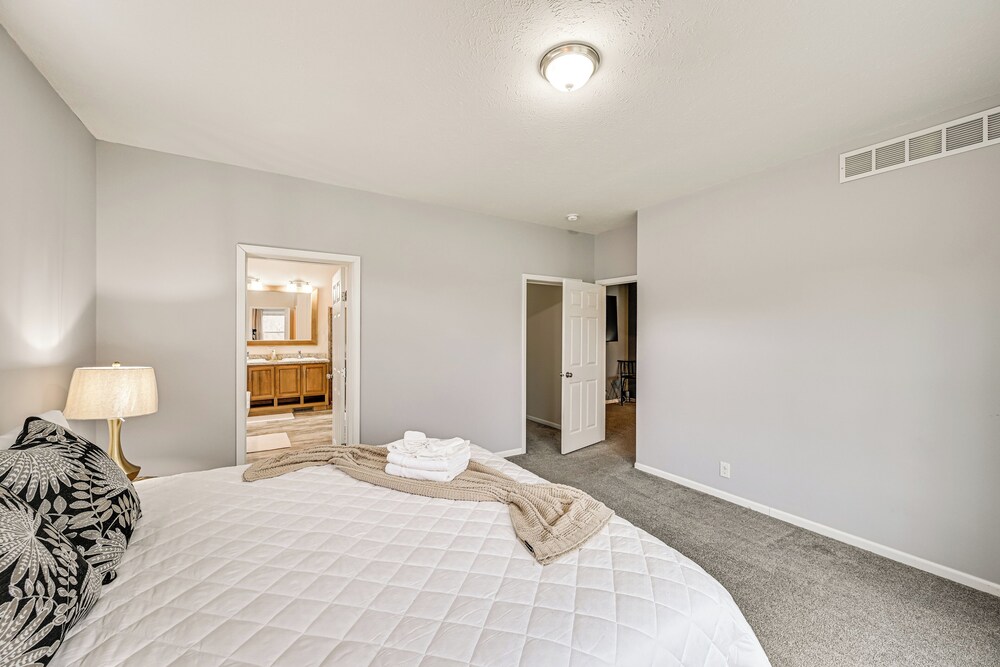3 Mi to Dtwn: Family-friendly Home in South Haven!