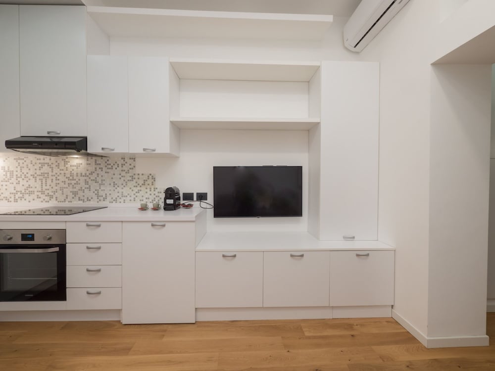 Farini - Charming One-bedroom Apartment in Isola Area