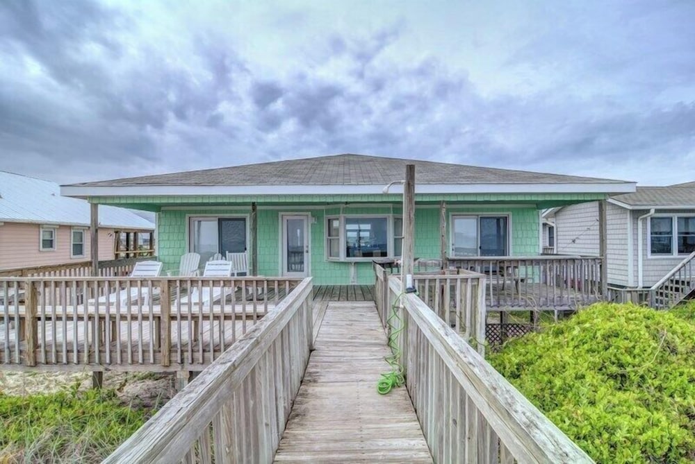 Bright's Beach Front by Topsail Realty