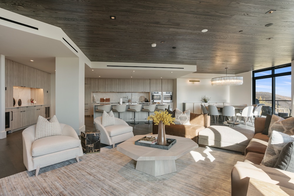 201 - Four Bedroom Argent 4 Condo