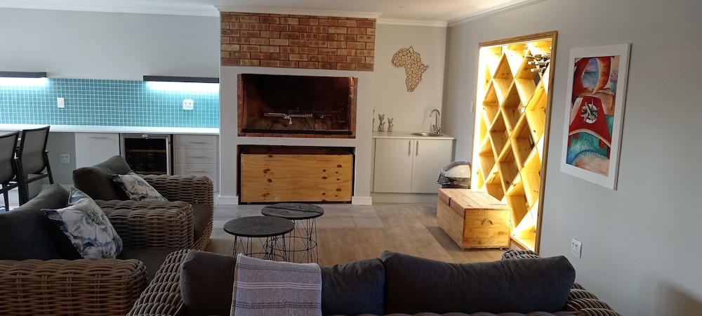 Bessie on Vondeling - Relax in Style at Bessie, Langebaan's Coziest Holiday Home
