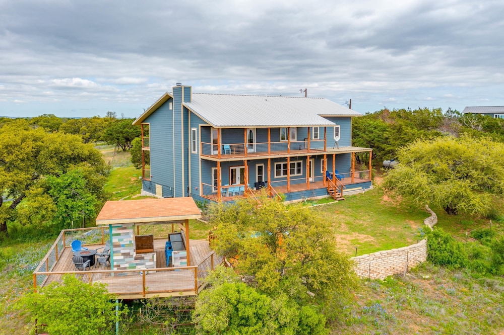 5 King 3 5b Firepit Nearby Pickleball Opens Feb 25 Lvl2 EV Charger Pool w Lake Views