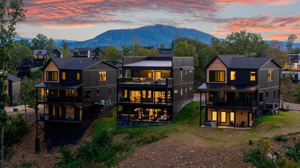 The Back Nine Retreat by Avantstay Private Golf Sim, Firepit & Mountain Views Near Dollywood