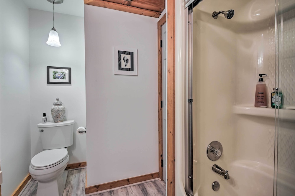 Lovettsville Cottage in Heart of Wine Country - Property Image 13