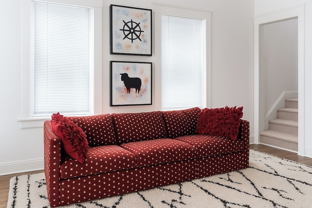 Detroit 4BR Home Bathtub & Pet Friendly Stay