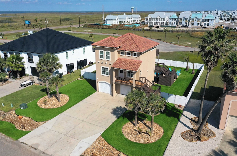 2 Homes, Sleeps 22 Steps to the Beach, Private Pool, Fire Pit, Balcony Views