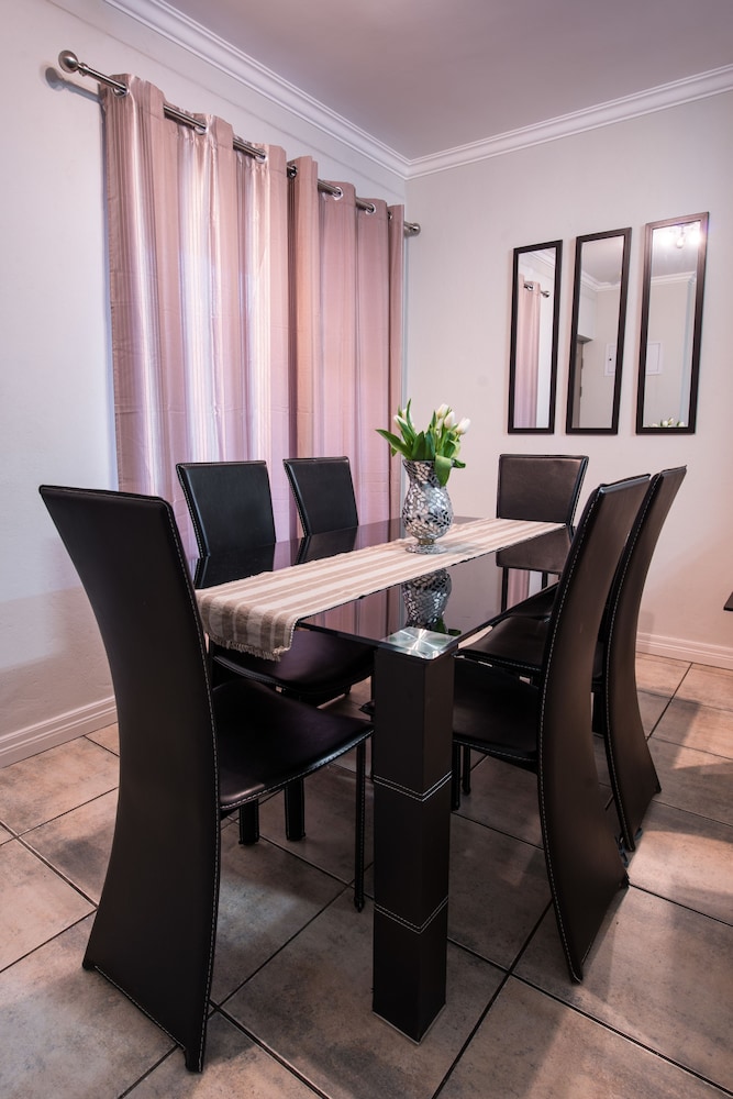 Prestige Apartment Sandton at Westpoint