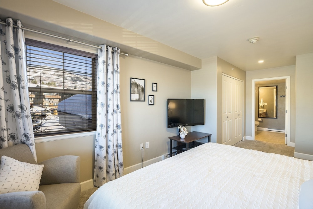 First Tracks 3303 2 Bedroom Condo