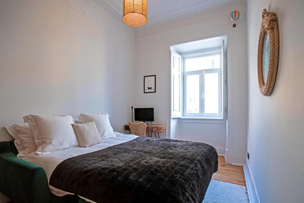 Modern and Luxurious Apartment in Lisbon view 2