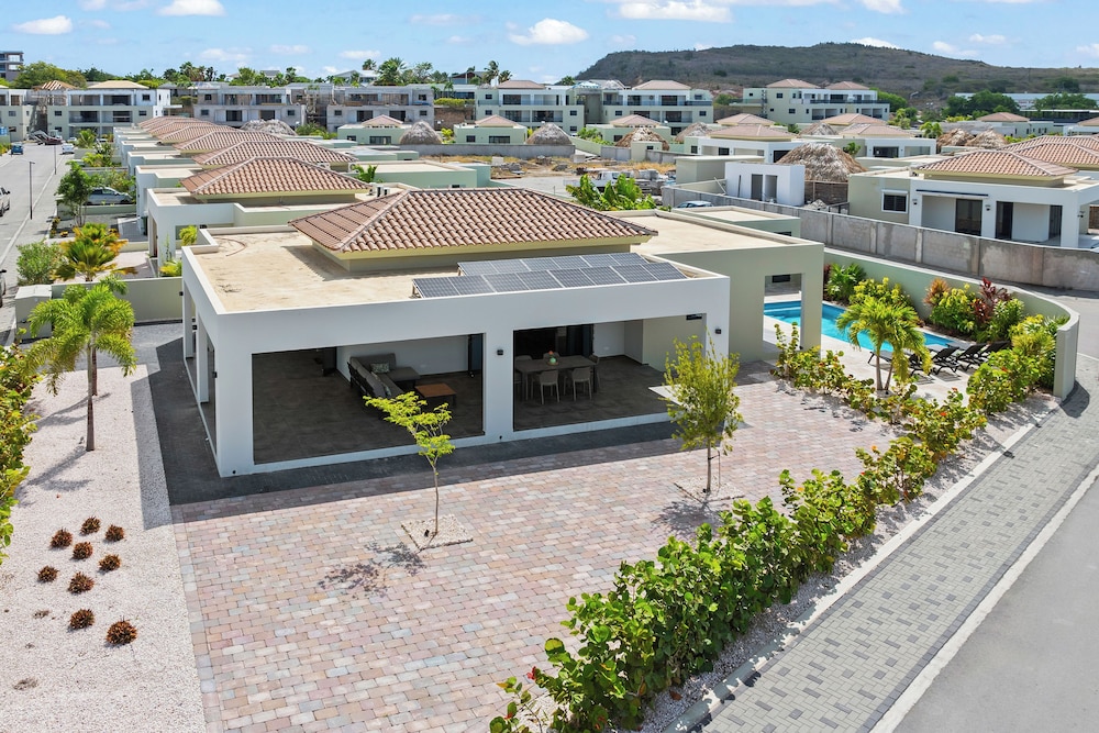 Villa Amber with pool at mambo beach