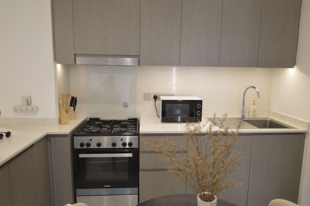 Luxury 1BR 5 star Apt Burj Khalifa View