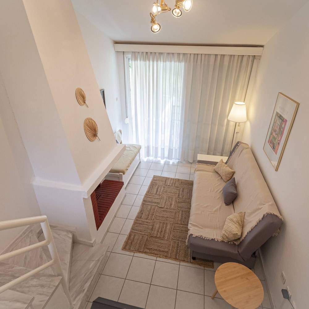 Sunny Breeze Maisonette by Rentals Pro view 2
