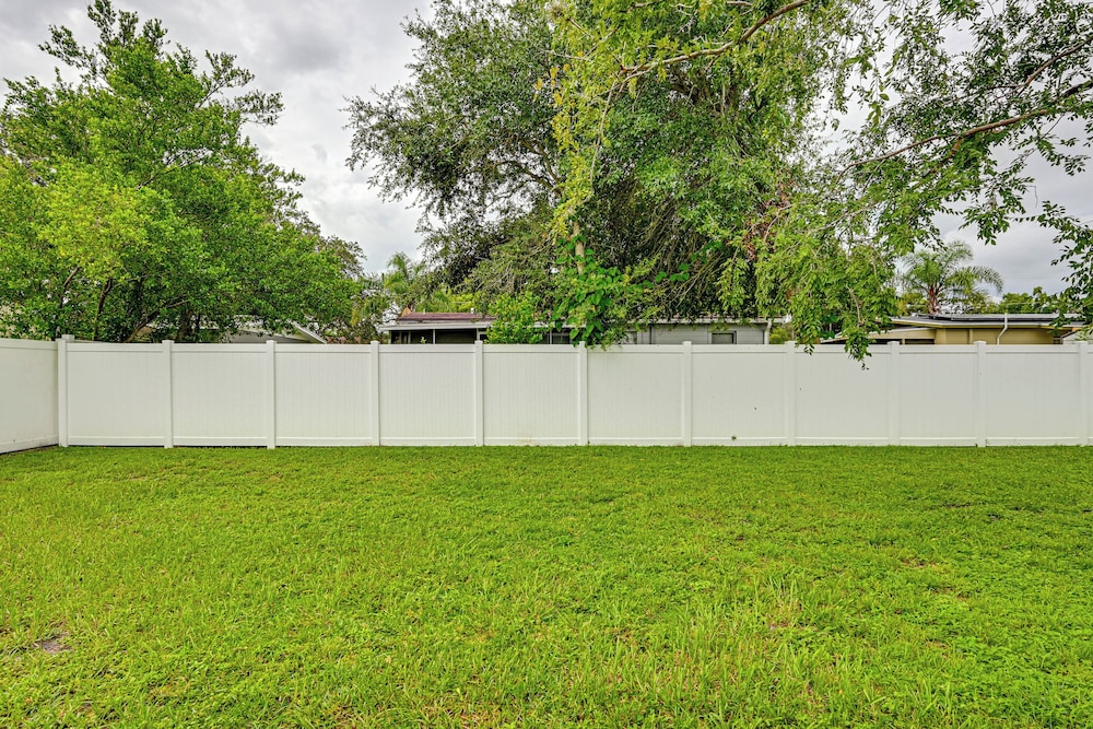 1 Mi to Busch Gardens: Modern Home w/ Private Yard
