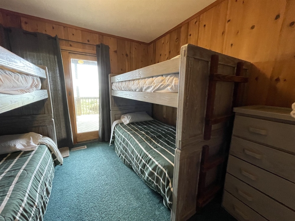 South Beach 4 Bedroom Cottage by RedAwning view 2