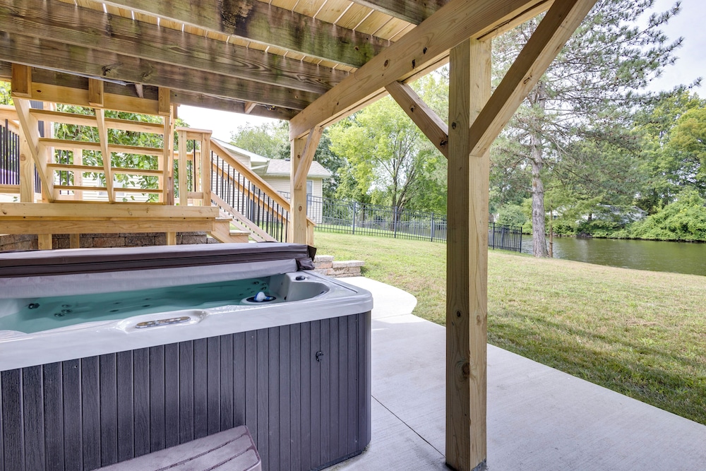 Lakefront Family Home 13 Mi From Gateway Arch!