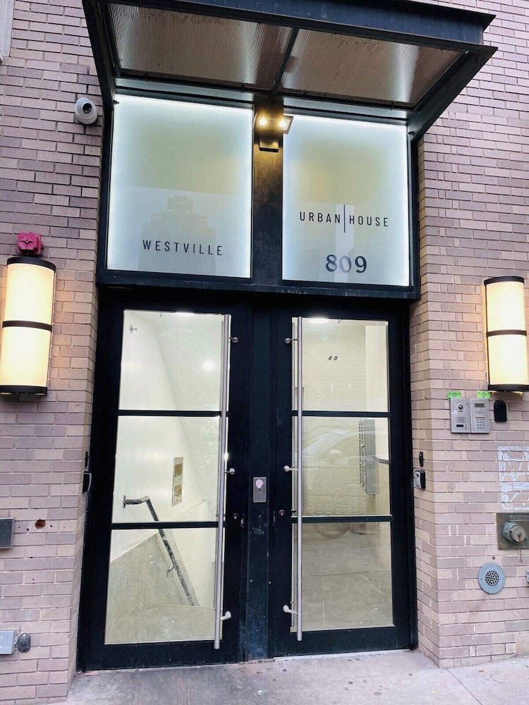 809 Midtown Apartments