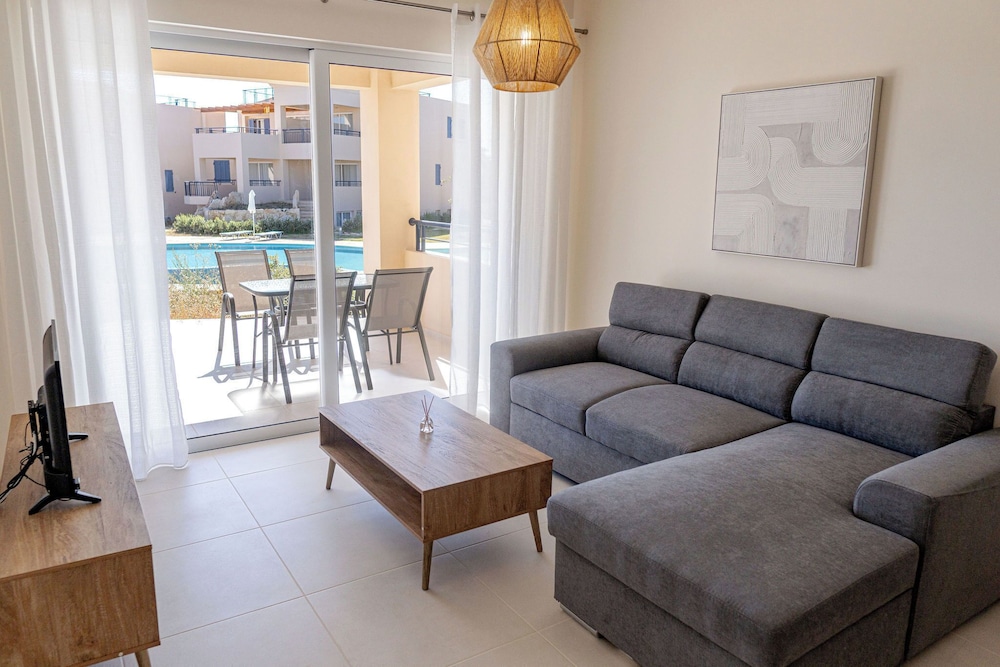 Phaedrus Living: Seaside Thalassa Cretan 103