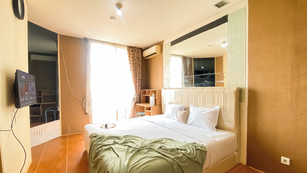 Cozy and Minimalist Studio Apartment Mangga Dua
