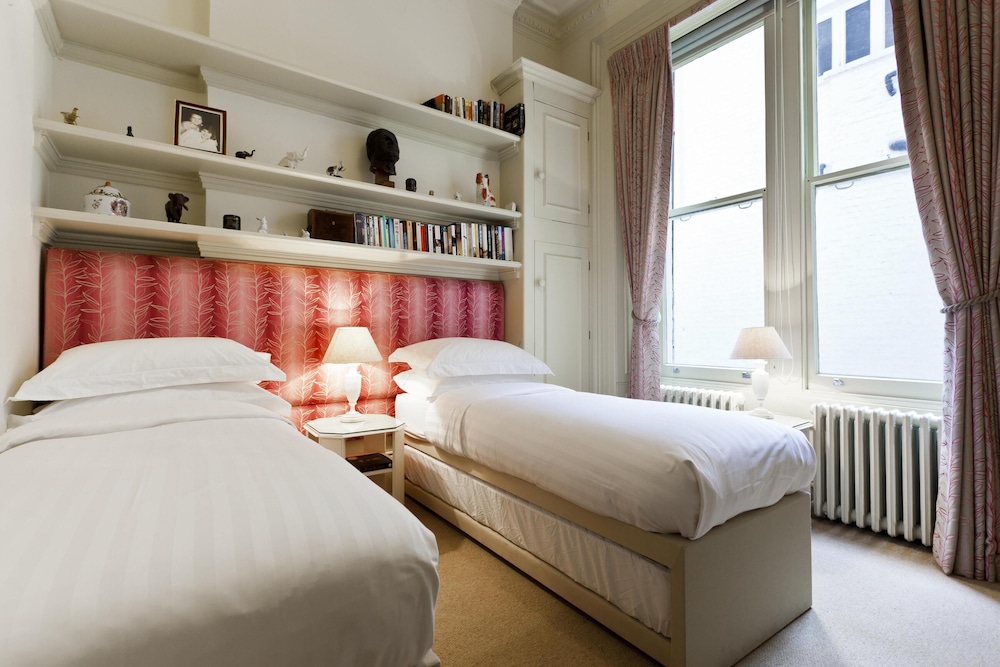 Gledhow Gardens by Onefinestay