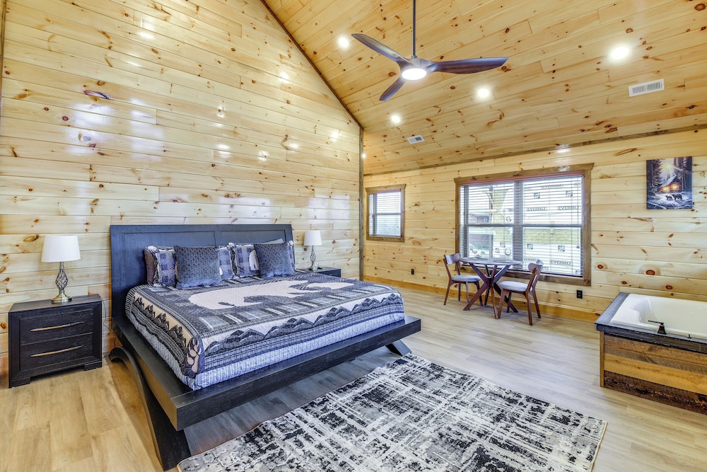 Hot Tub & Spectacular Views: Sevierville Cabin