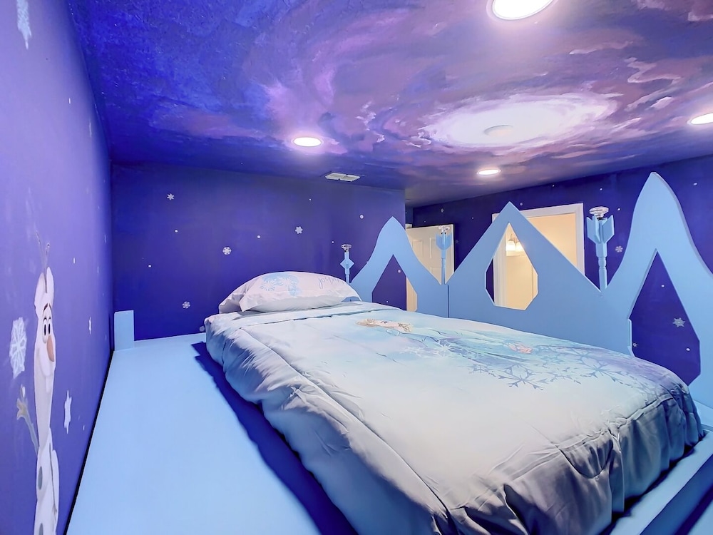 Fairytale Mansion 6BR Arcade & Pool