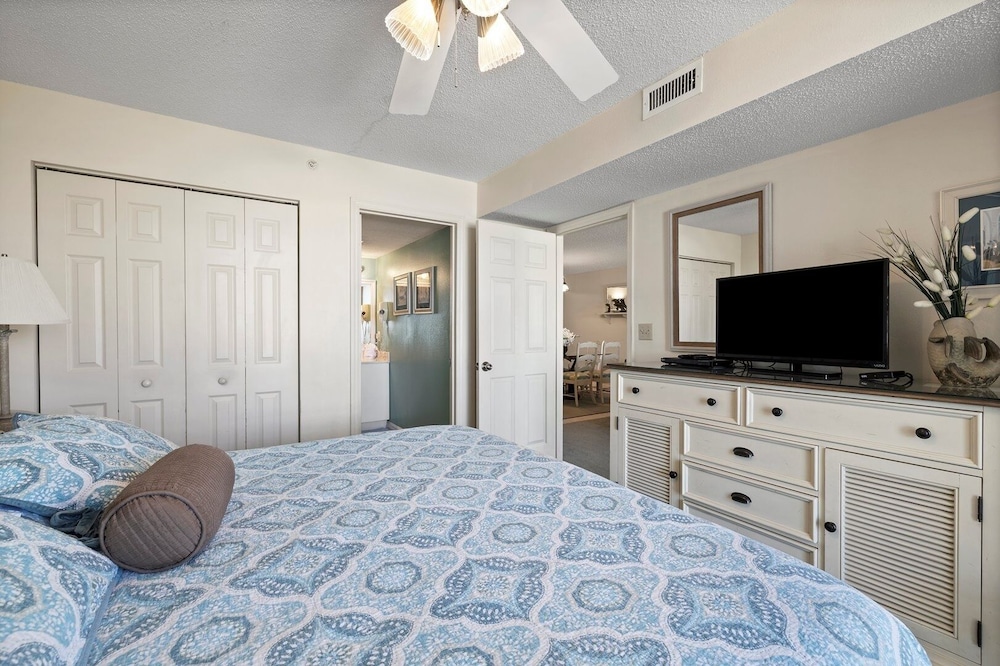 Pelican Beach 0515 2 Bedroom Condo by Pelican Beach Management view 4