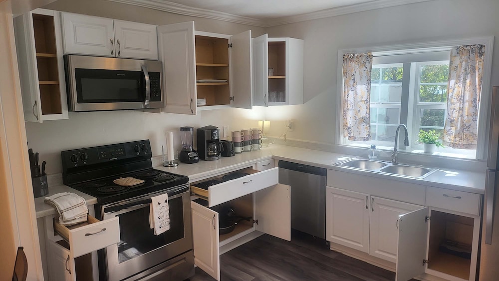 83rd Street Comfy Cottage